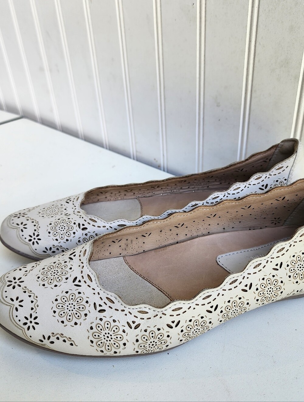 Earthies Lindi Off White Soft Leather Slip On Flats Women's Lace  Laser Cut 8B